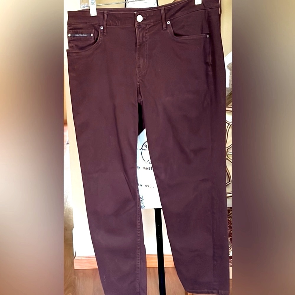 “CALVIN KLEIN JEANS” BURGUNDY COLOR SIZE 32  EUC